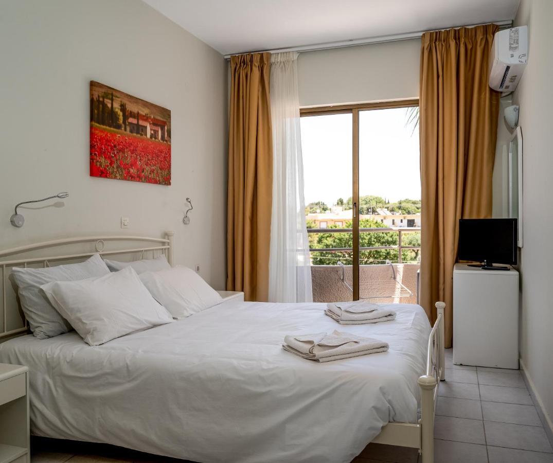 Ivory Hotel Theológos Екстериор снимка
