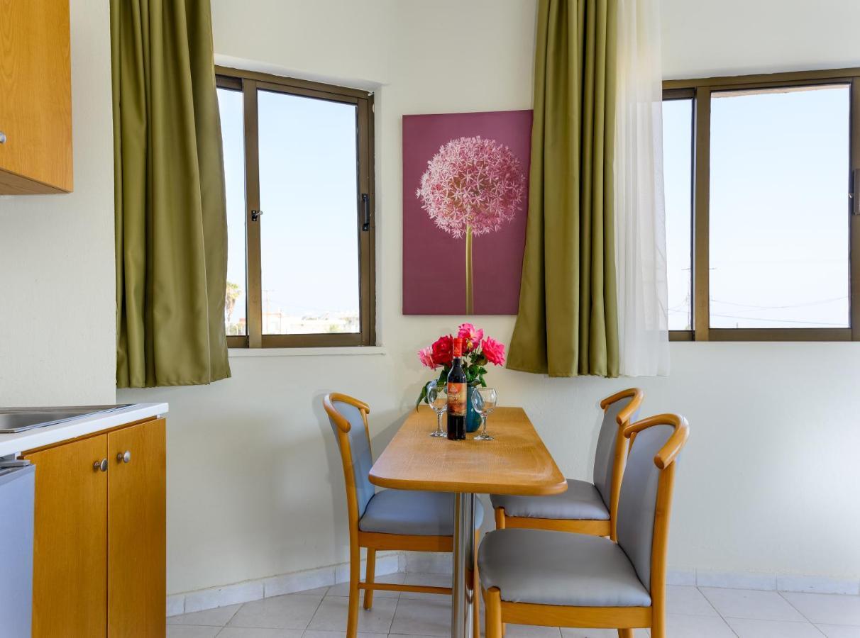Ivory Hotel Theológos Екстериор снимка