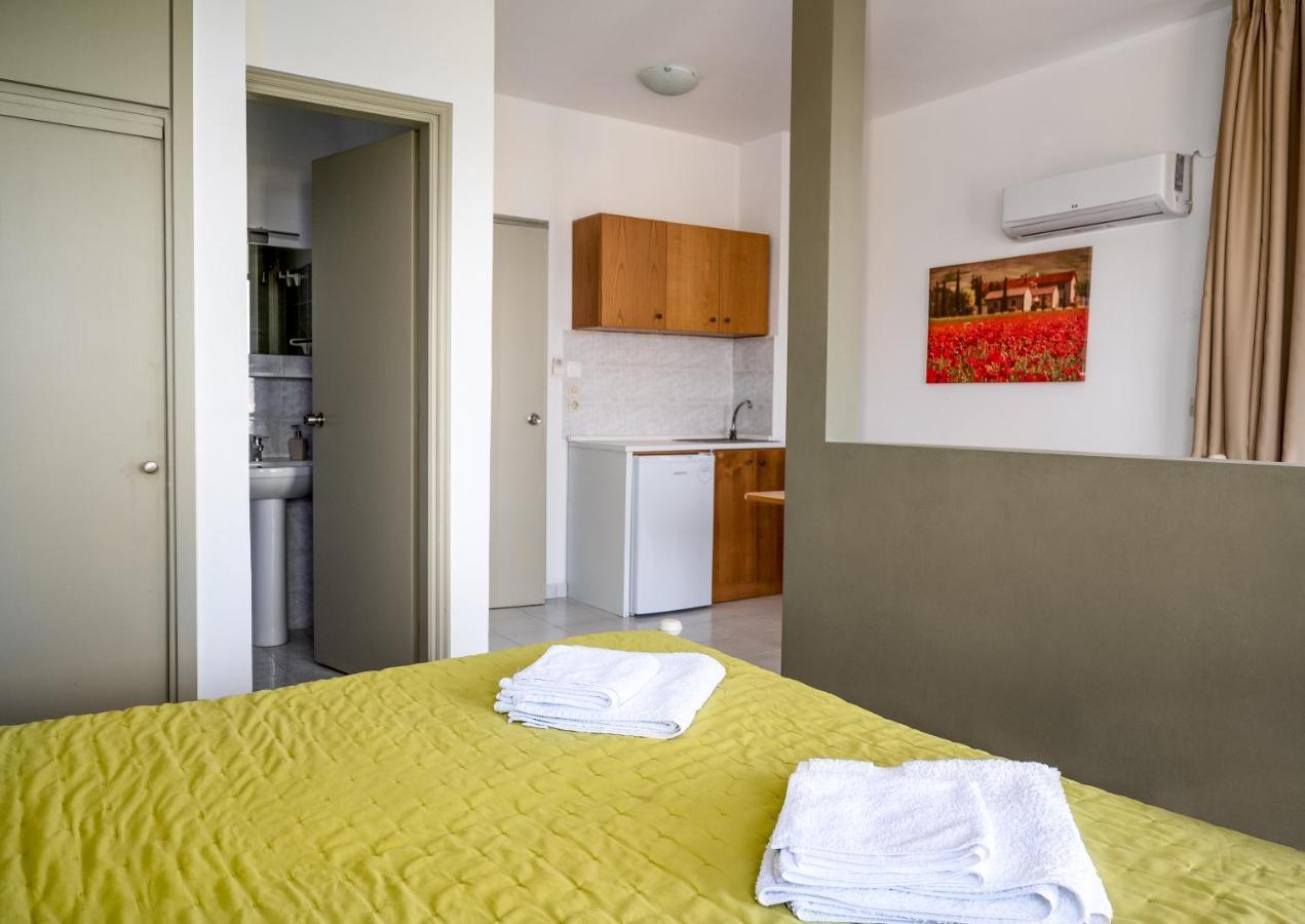 Ivory Hotel Theológos Екстериор снимка