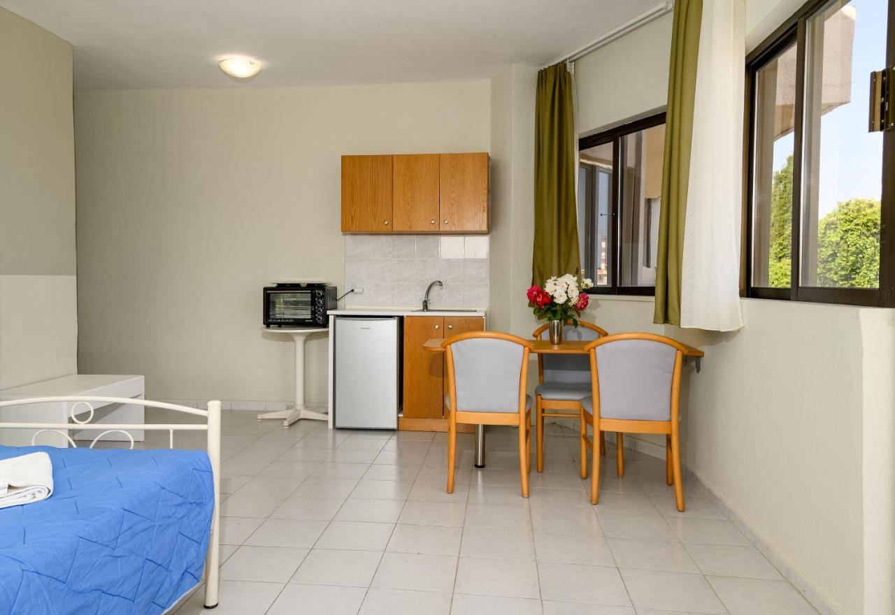 Ivory Hotel Theológos Екстериор снимка