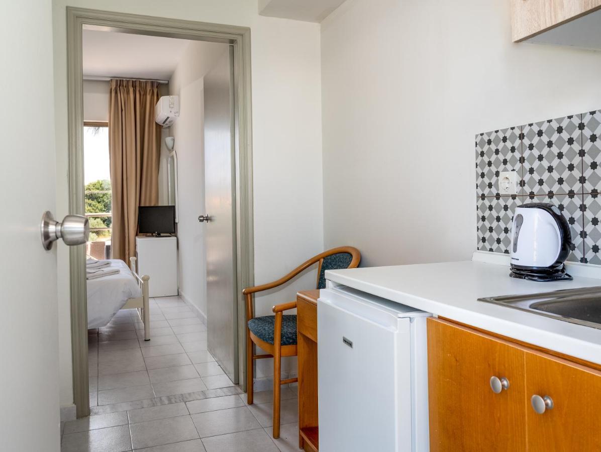 Ivory Hotel Theológos Екстериор снимка