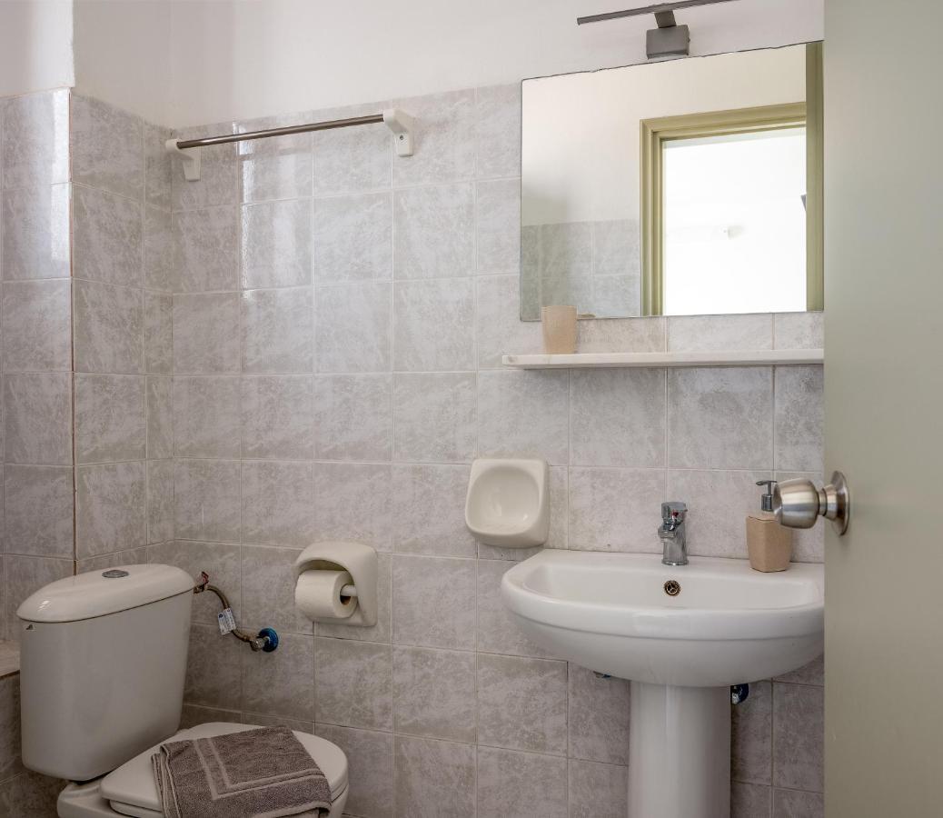 Ivory Hotel Theológos Екстериор снимка