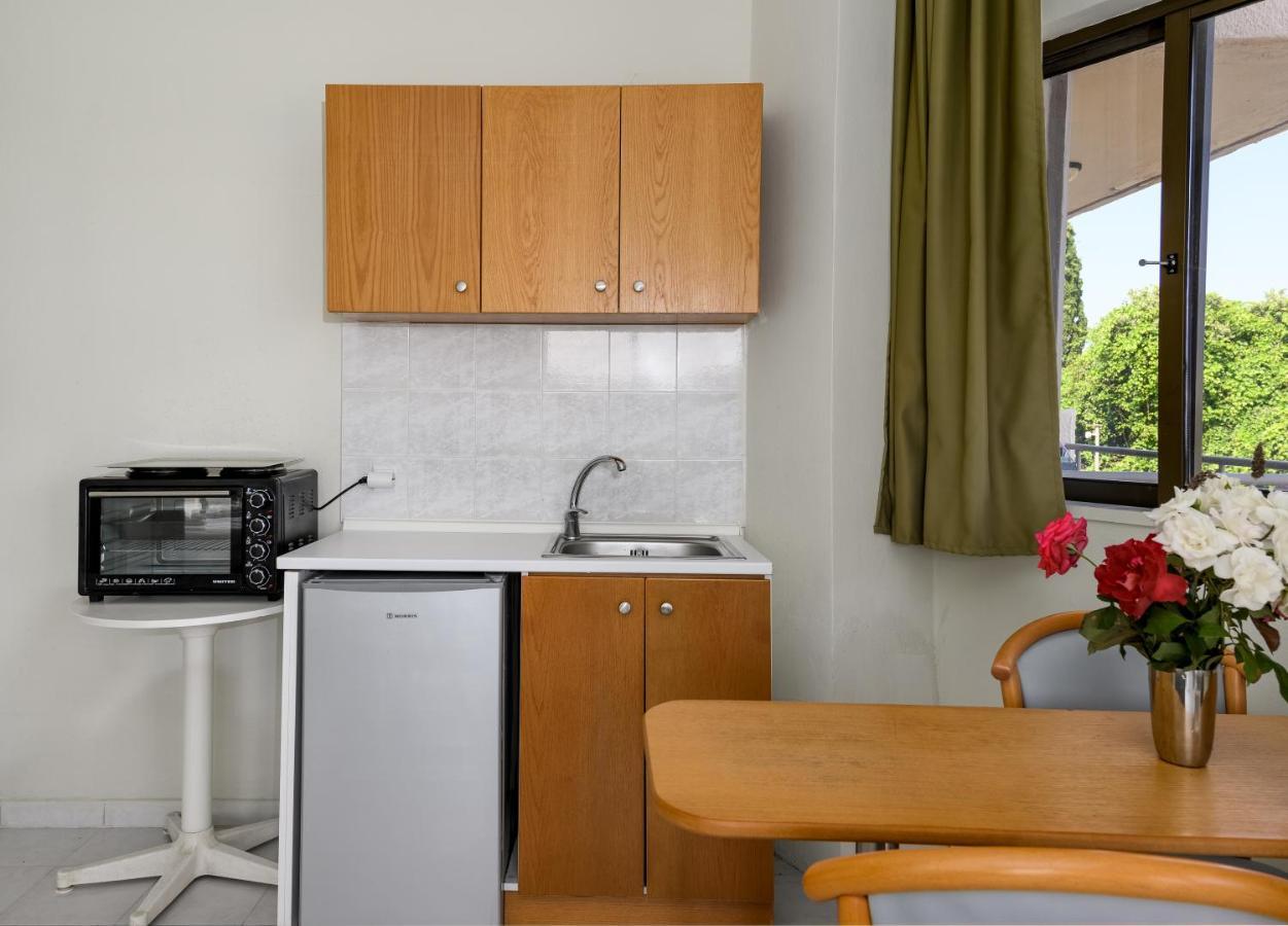 Ivory Hotel Theológos Екстериор снимка