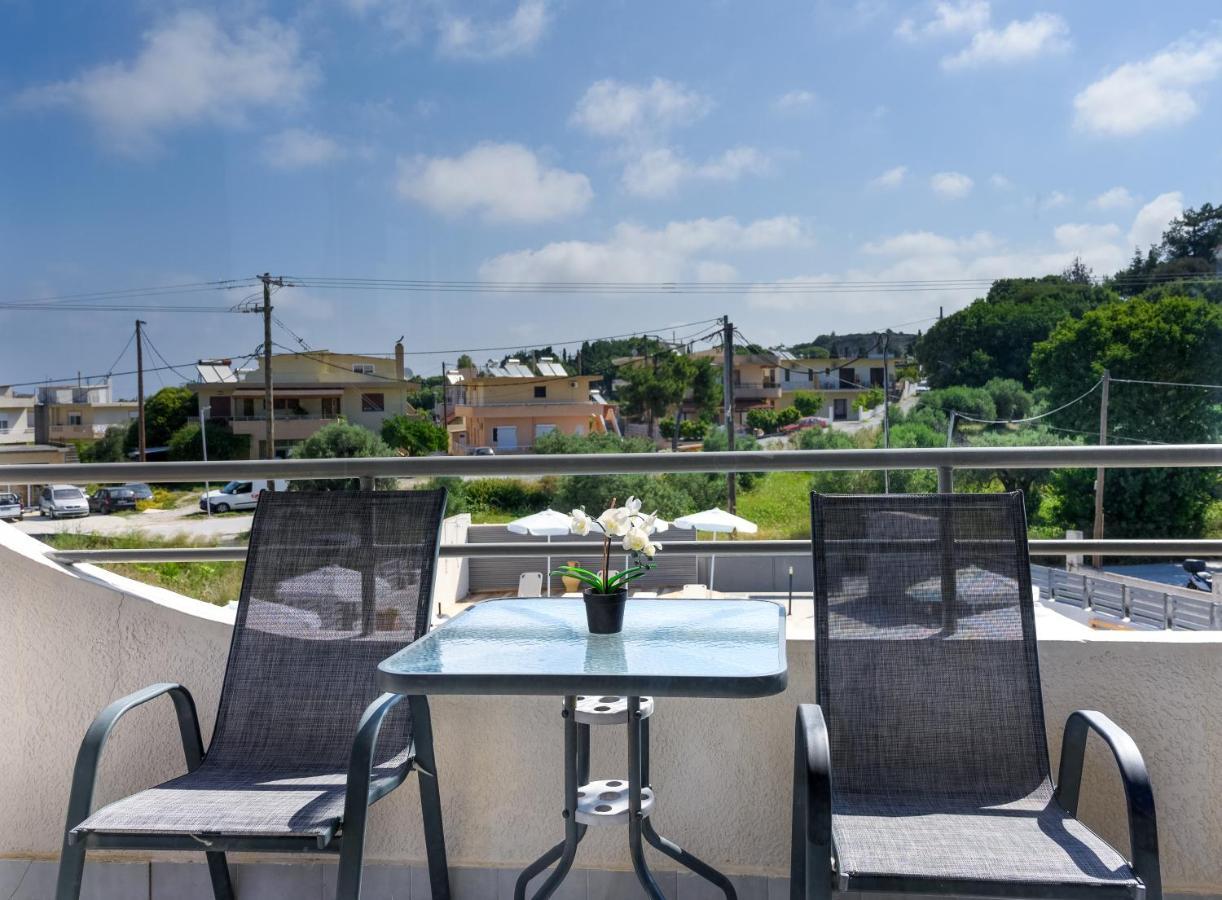 Ivory Hotel Theológos Екстериор снимка
