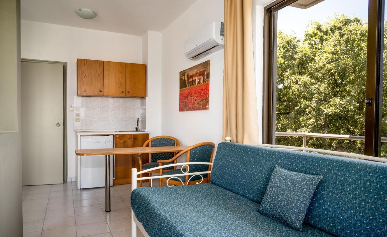 Ivory Hotel Theológos Екстериор снимка