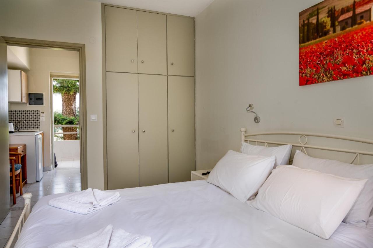 Ivory Hotel Theológos Екстериор снимка
