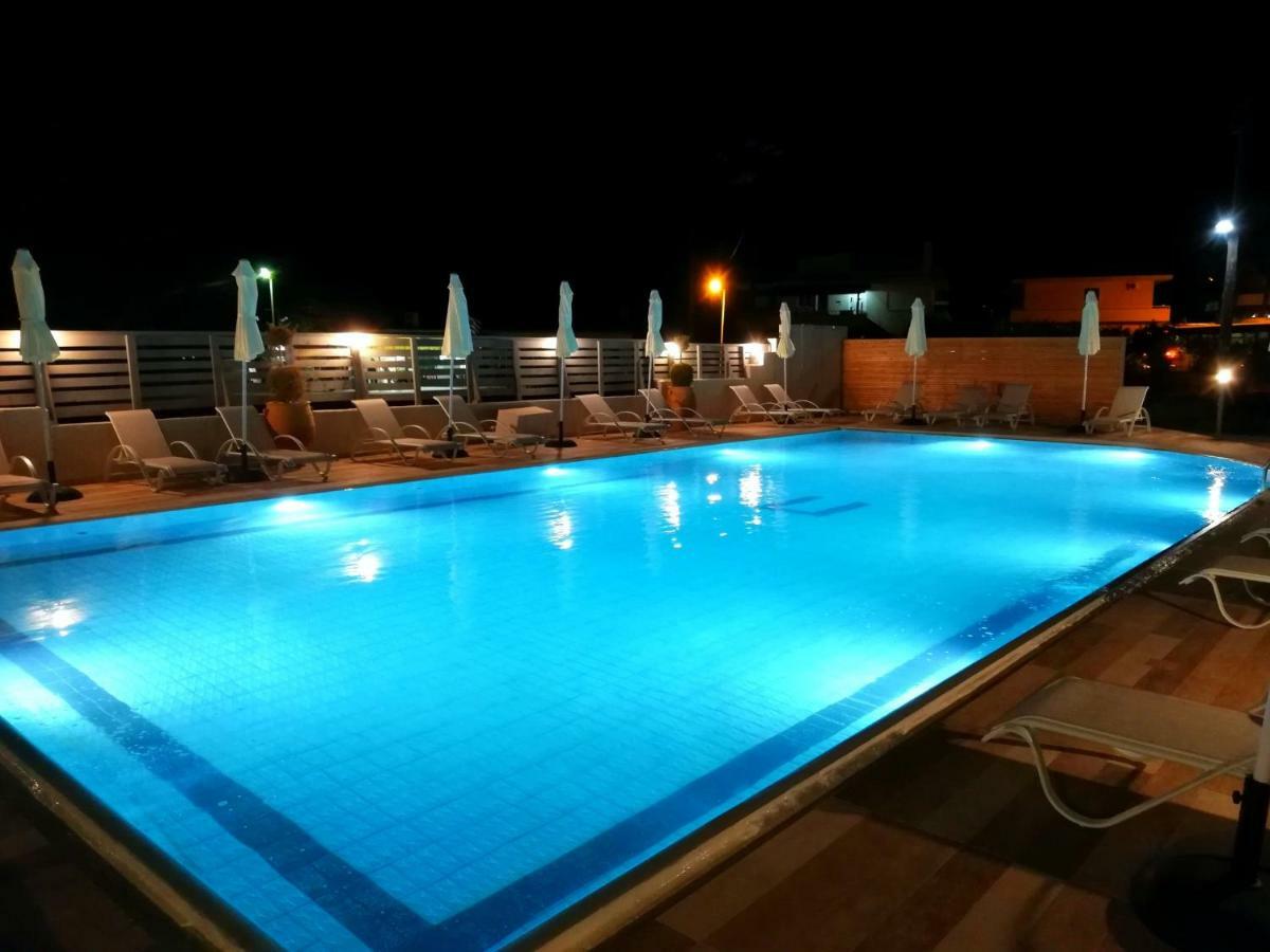 Ivory Hotel Theológos Екстериор снимка